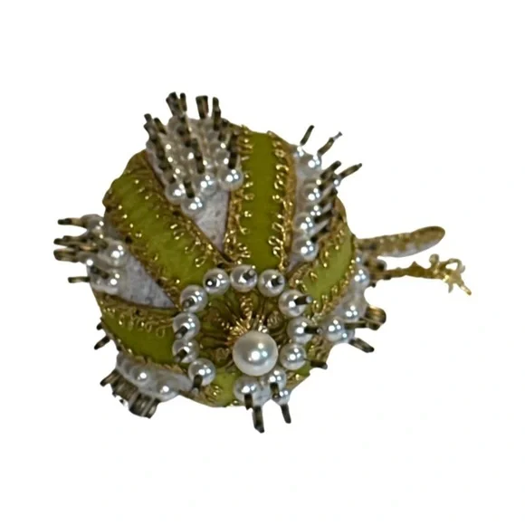 Rare Vintage Handmade Pin & Beaded Sequin Ornaments - Picture 6 of 7